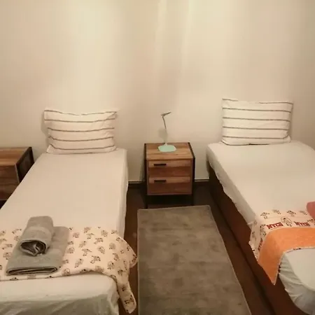 Apartment ανακαινισμένο 8 λεπτά από το μετρό. Athens