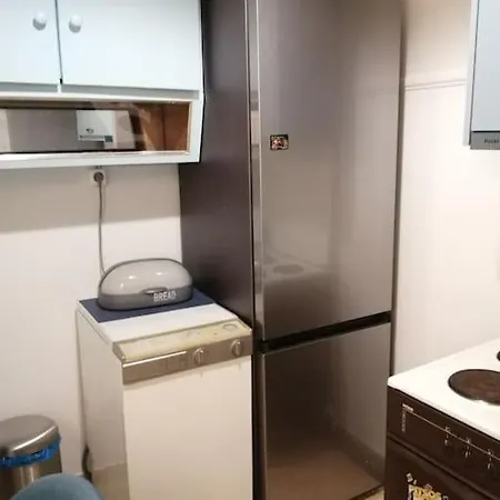 Apartment ανακαινισμένο 8 λεπτά από το μετρό. *